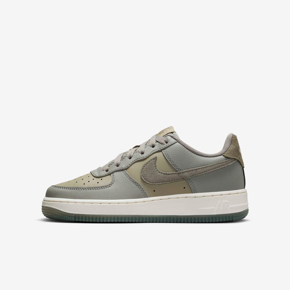 Nike Air Force 1 LV8