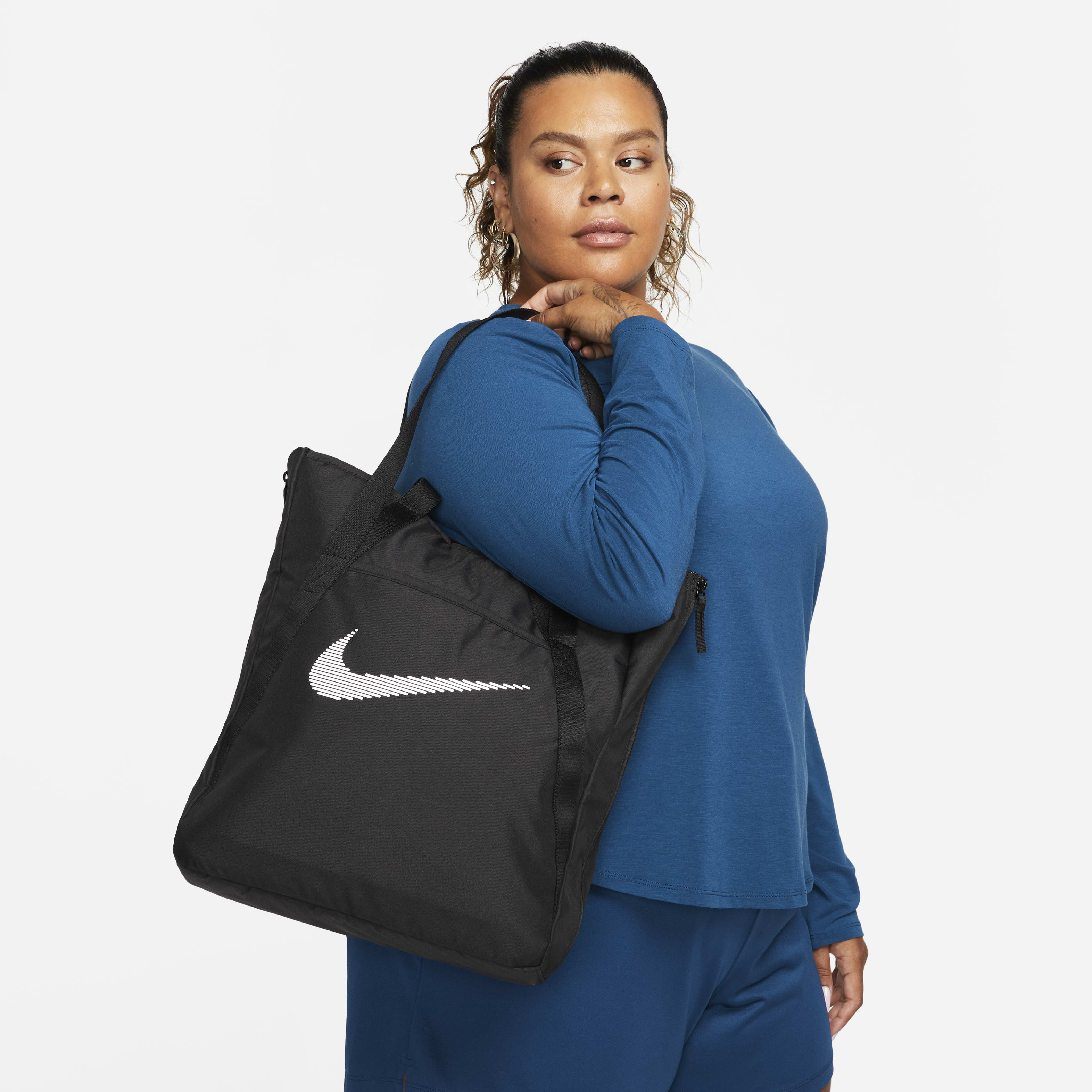 Mochilas Nike: Diseño Funcional y Estilo Nike AR