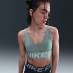 Nike-Pro-Indy-Plunge