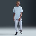 Nike-Sportswear-Premium-Essentials