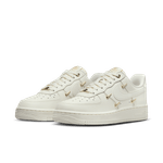 Nike-Air-Force-1-’07-LX