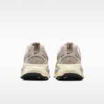 Nike-Vomero-18-SE
