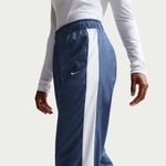 Nike-Sportswear-Classic