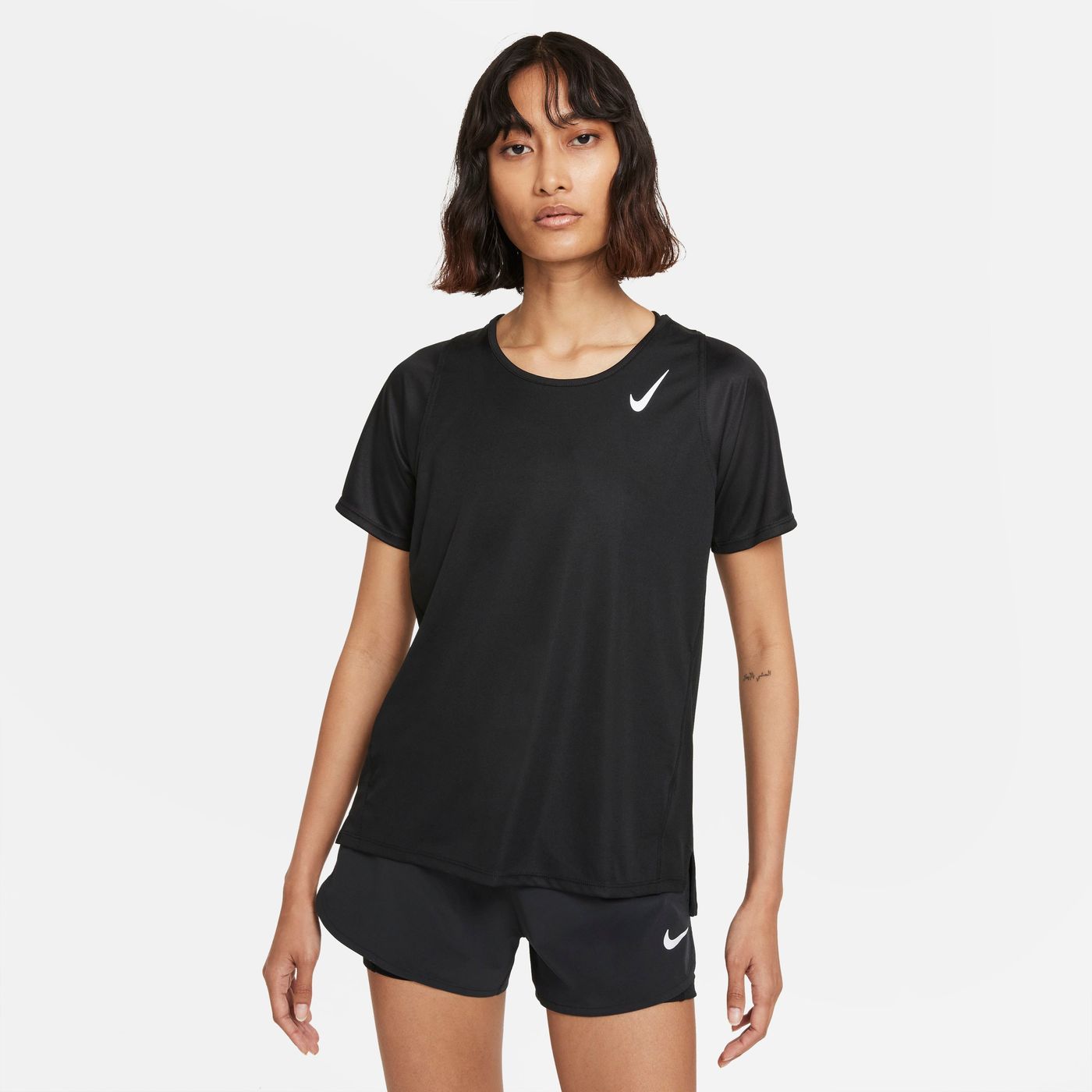 Remeras deportivas mujer online nike