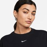 Nike-Sportswear-Essential