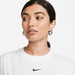 Nike-Sportswear-Essential